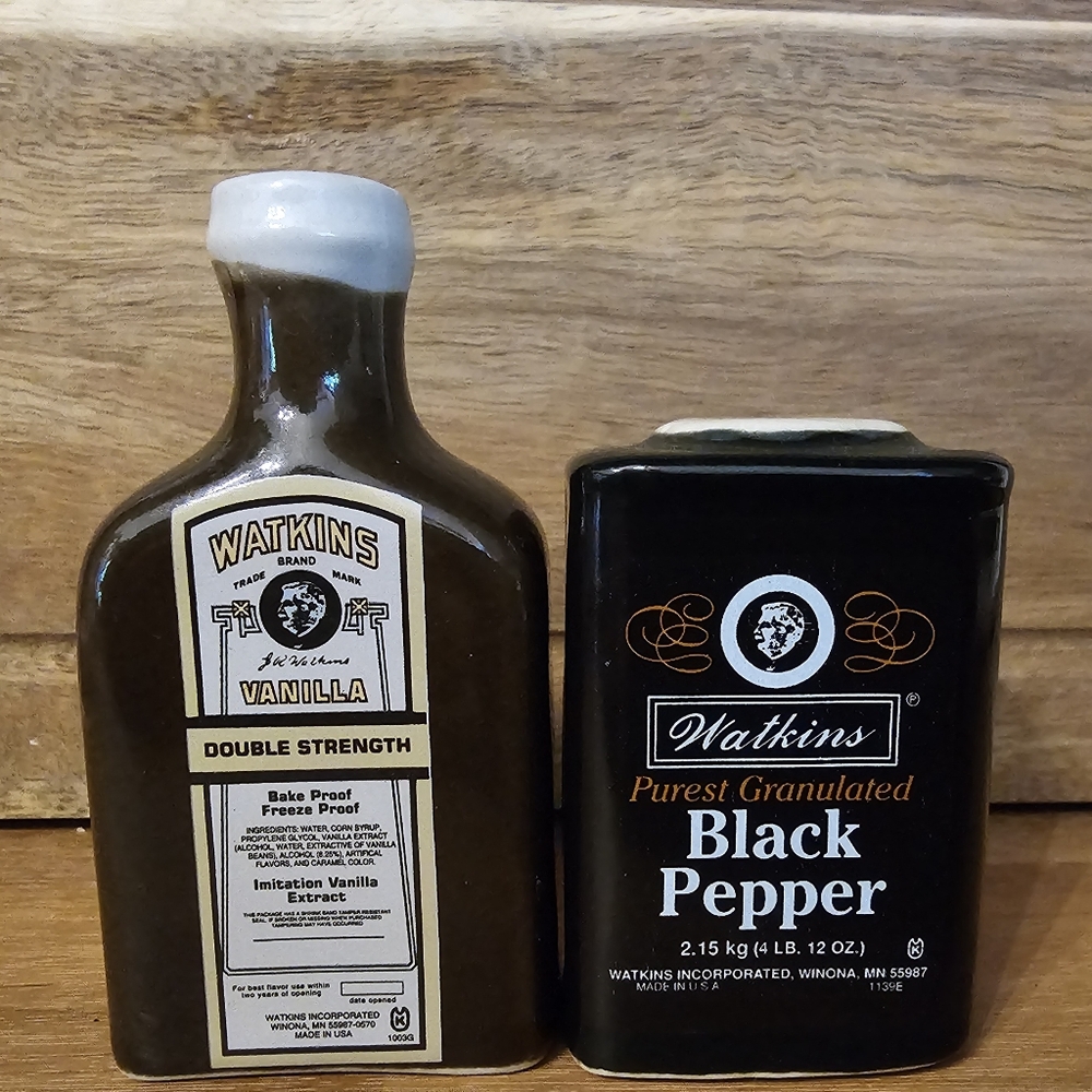 Watkins salt n pepper shakers